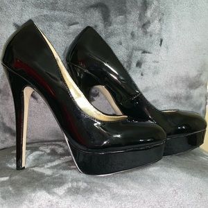 Black JLO pumps